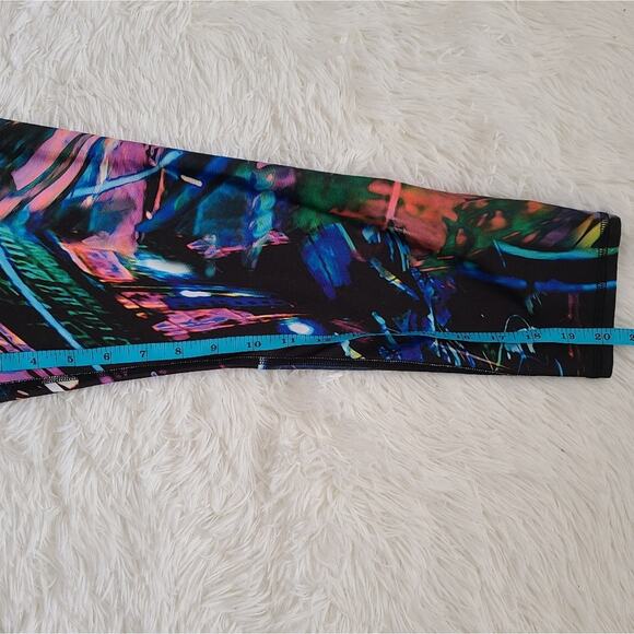 Fabletics Mid-Rise Cosmic Lights PowerHold Capri Leggings SZ S - Picture 3 of 11